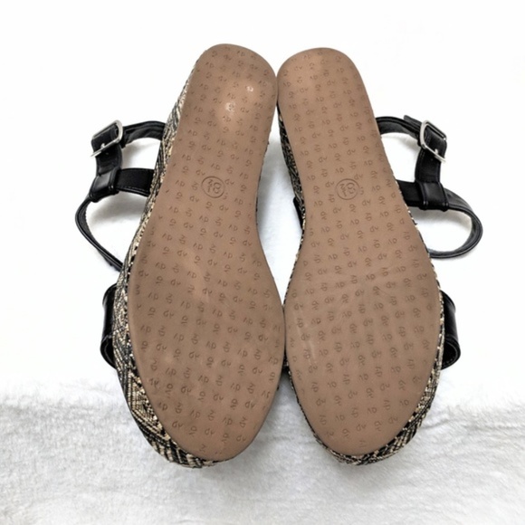 DV by Dolce Vita Black Wedges - Picture 7 of 8